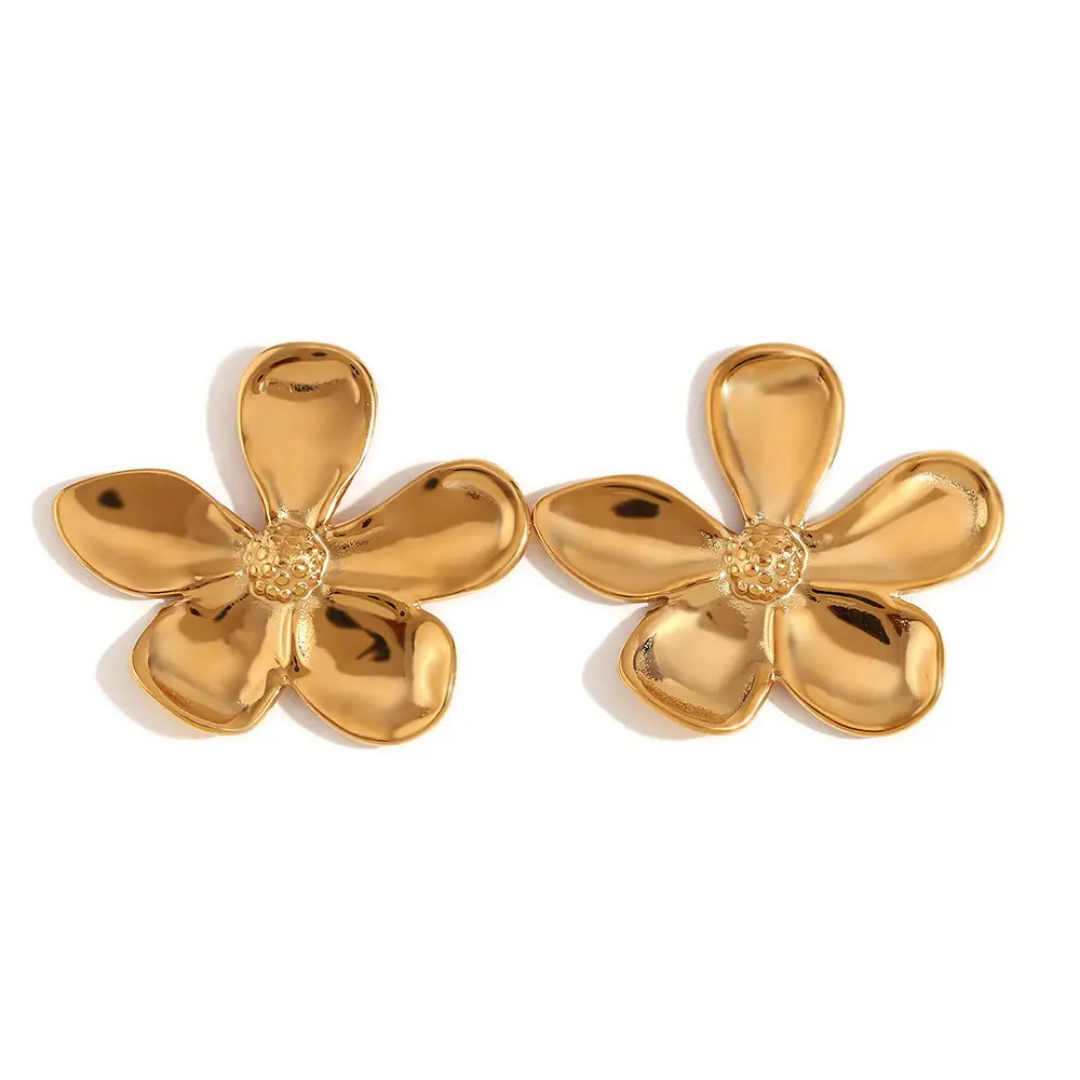 Anti tarnish golden luxury earrings