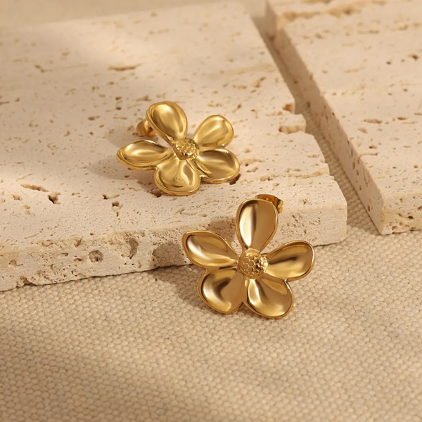 Anti tarnish golden luxury earrings