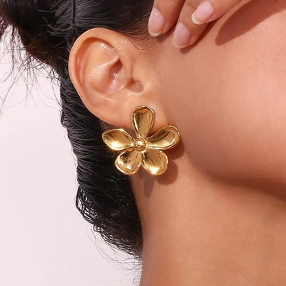 Anti tarnish golden luxury earrings
