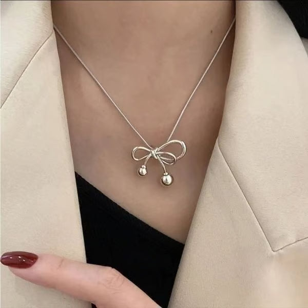 The Bow tie Pendant clavicle necklace